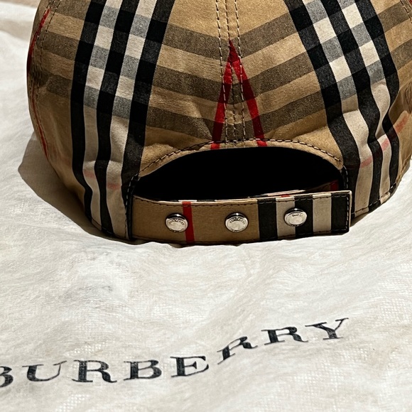 Burberry hat medium pre-loved - Picture 10 of 14